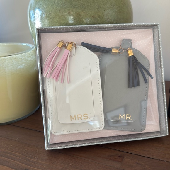 Mr. & Mrs. Luggage Tags - Picture 1 of 2